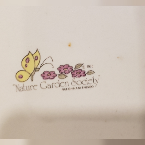 Vintage 1975 Enesco Fine China Nature Garden Society covered casserole. - Picture 10 of 10